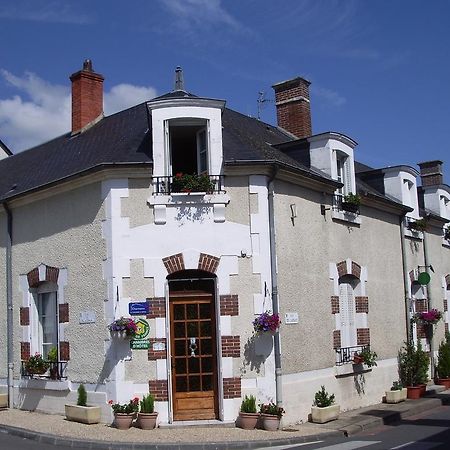 Les Glycines Plaimpied-Givaudins Exterior foto