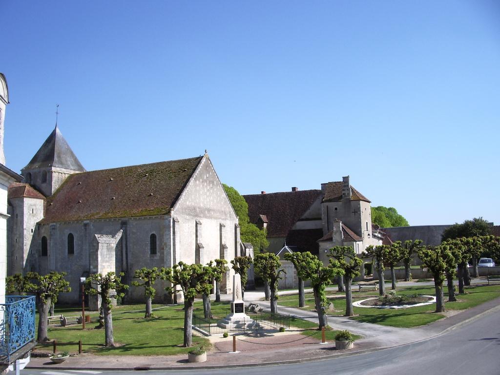 Les Glycines Plaimpied-Givaudins Exterior foto